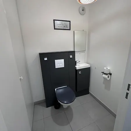 Cocon A Deux Pas De Avec Terrasse Daire Chessy (Seine-et-Marne)