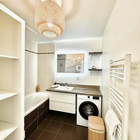 Cocon A Deux Pas De Avec Terrasse * Chessy (Seine-et-Marne)