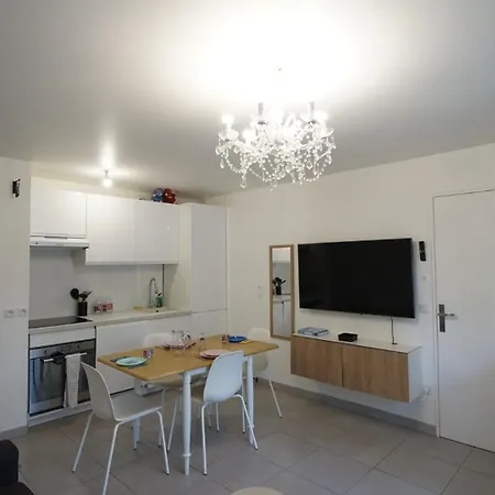 Cocon A Deux Pas De Avec Terrasse Chessy (Seine-et-Marne)
