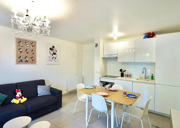 Cocon A Deux Pas De Avec Terrasse * Chessy (Seine-et-Marne)